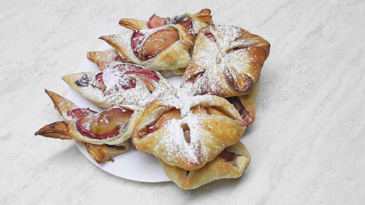 Слойки с яблоком и творогом - 11 пошаговых фото в рецепте