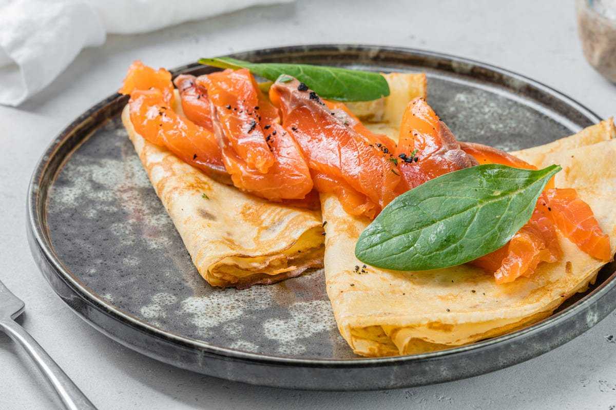 Блины с семгой и сливочным сыром
