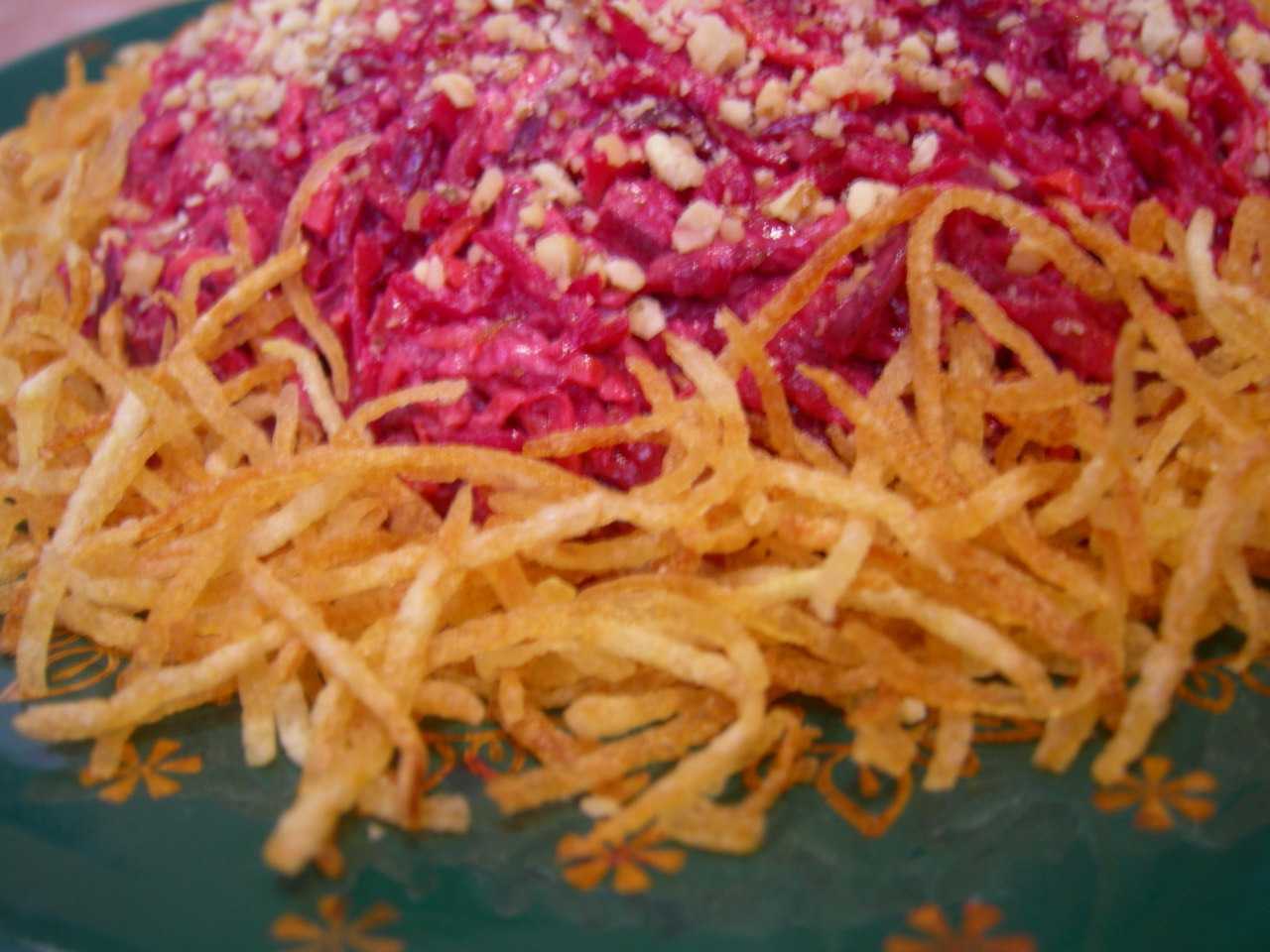 Салаты с картошкой фри: рецепты с курицей, ветчиной и овощами