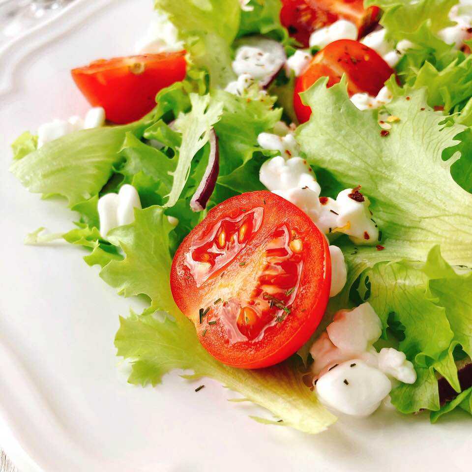Салат с помидорами черри - пять лучших рецептов. как правильно и вкусно приготовить салат с помидорами черри. - автор екатерина данилова - журнал женское мнение
