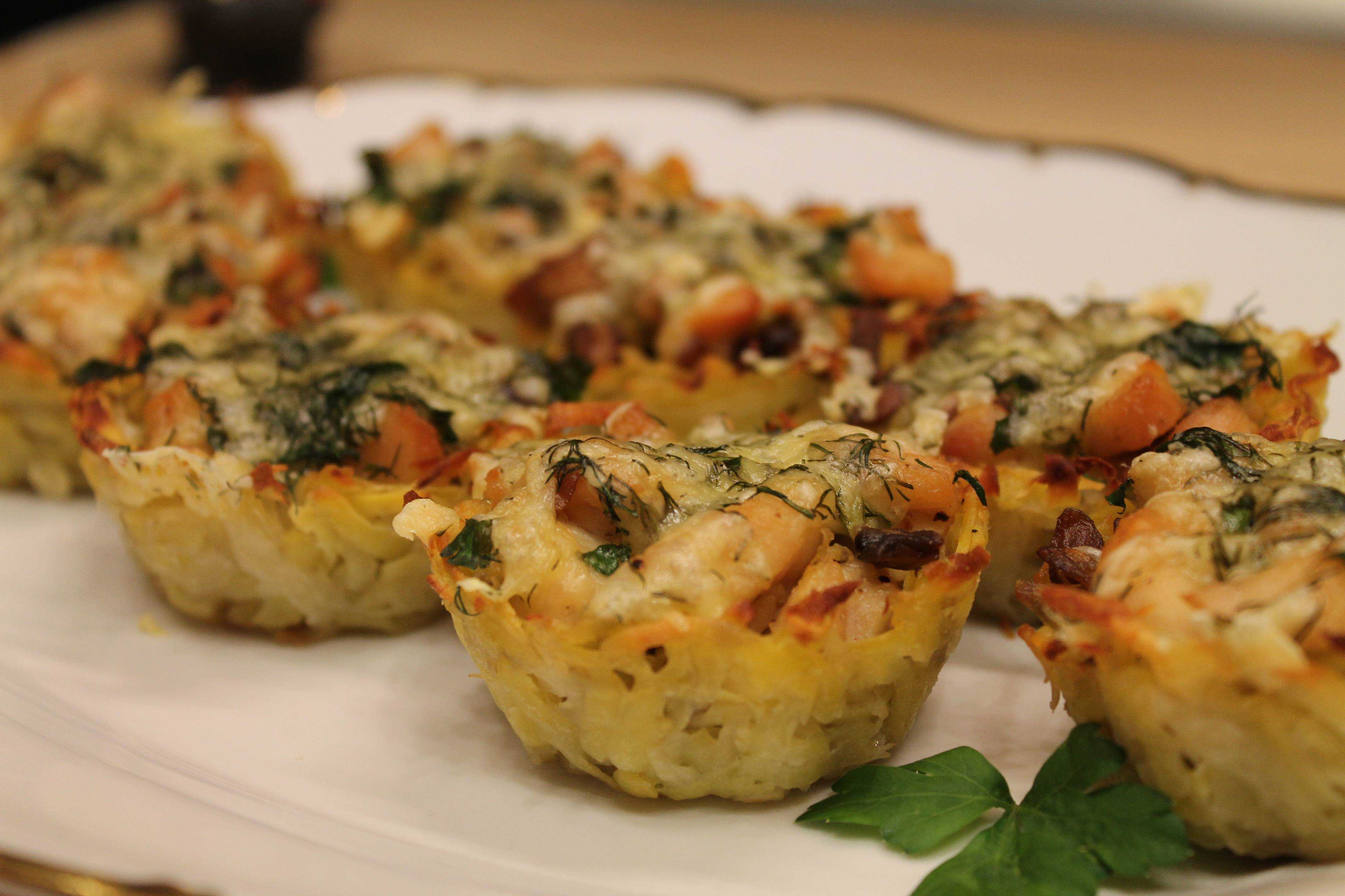 Блинные мешочки с курицей и грибами