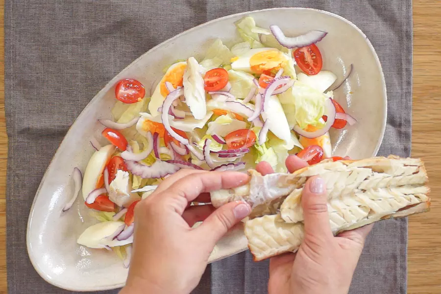 Салат с копчёной рыбой и картошкой – рецепты приготовления