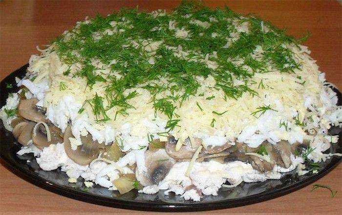 Салат с жареными шампиньонами — 9 самых простых и вкусных рецептов