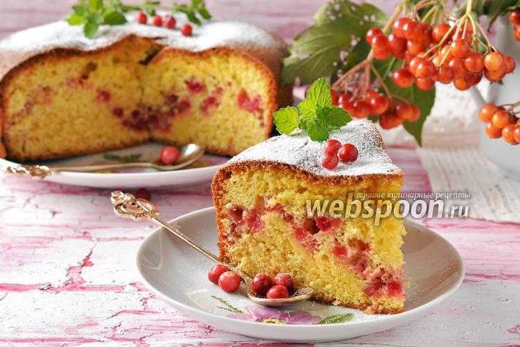 Пирог с замороженными ягодами: 7 рецептов