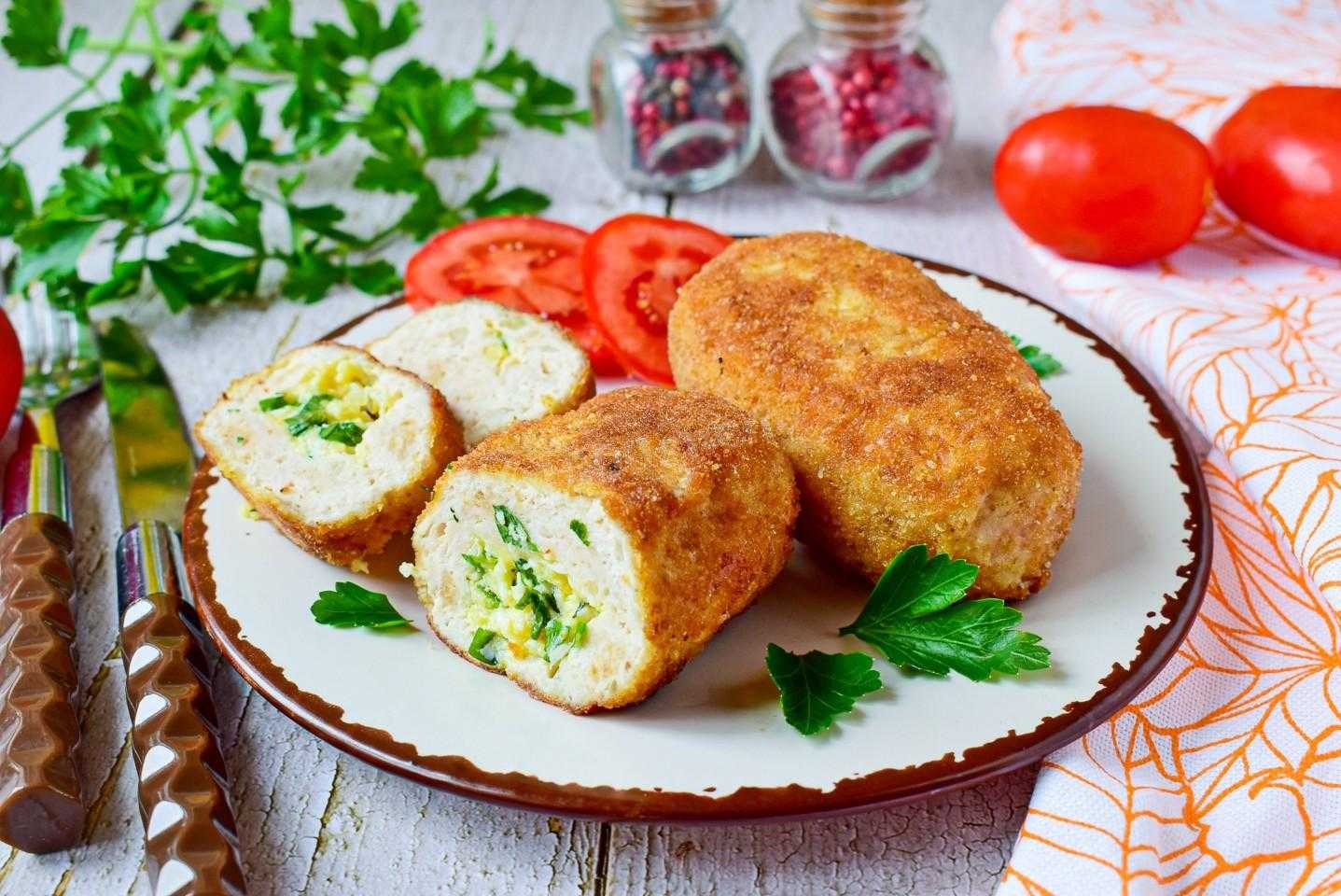 Сочные котлеты из куриного фарша, жаренные на сковороде – 9 очень вкусных рецептов