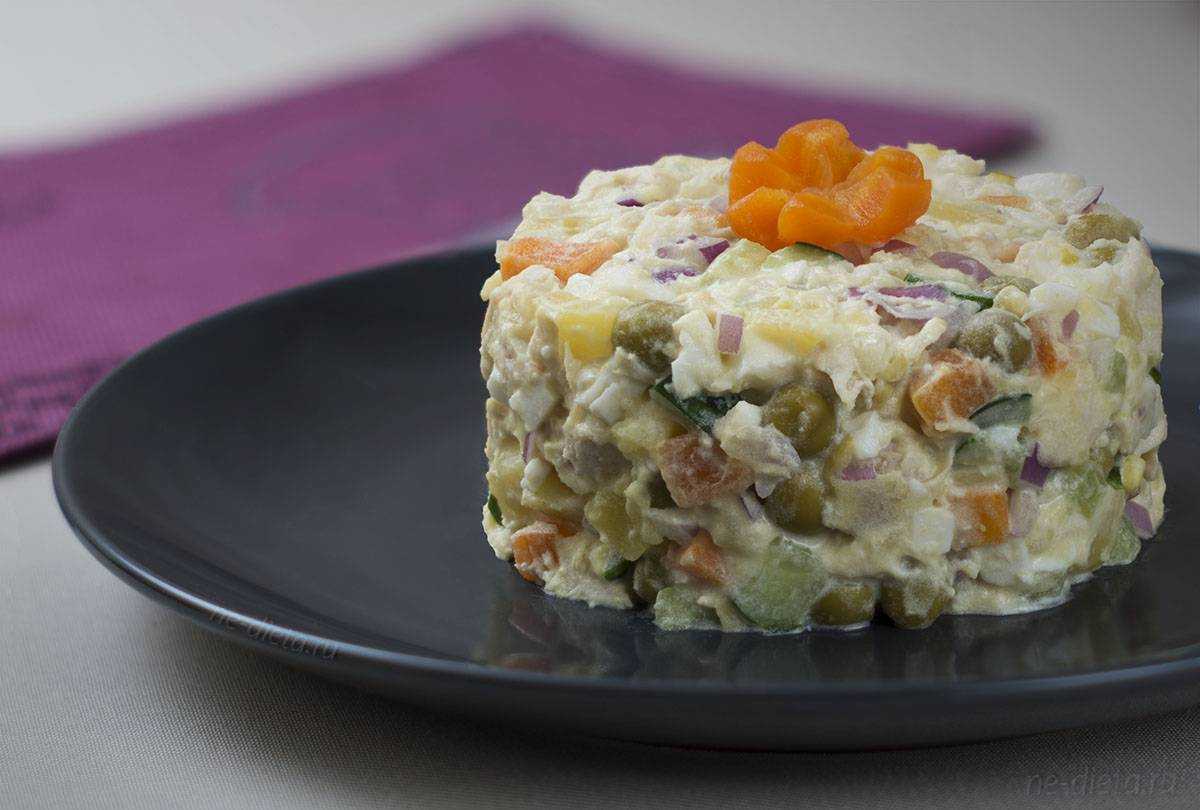 Оливье с курицей: 7 простых классических рецептов