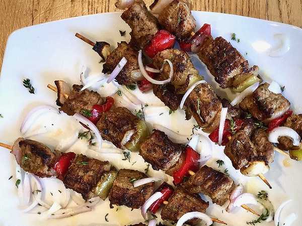 Греческие шашлыки сувлаки (σουβλάκι)