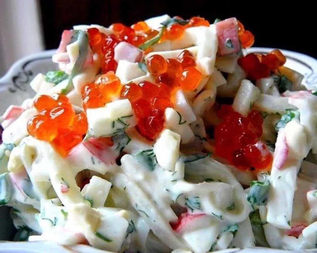 Салат с кальмарами и ананасами - 7 пошаговых фото в рецепте