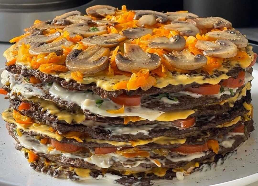 Блинный торт с курицей, сыром и грибами – 7 пошаговых домашних рецептов