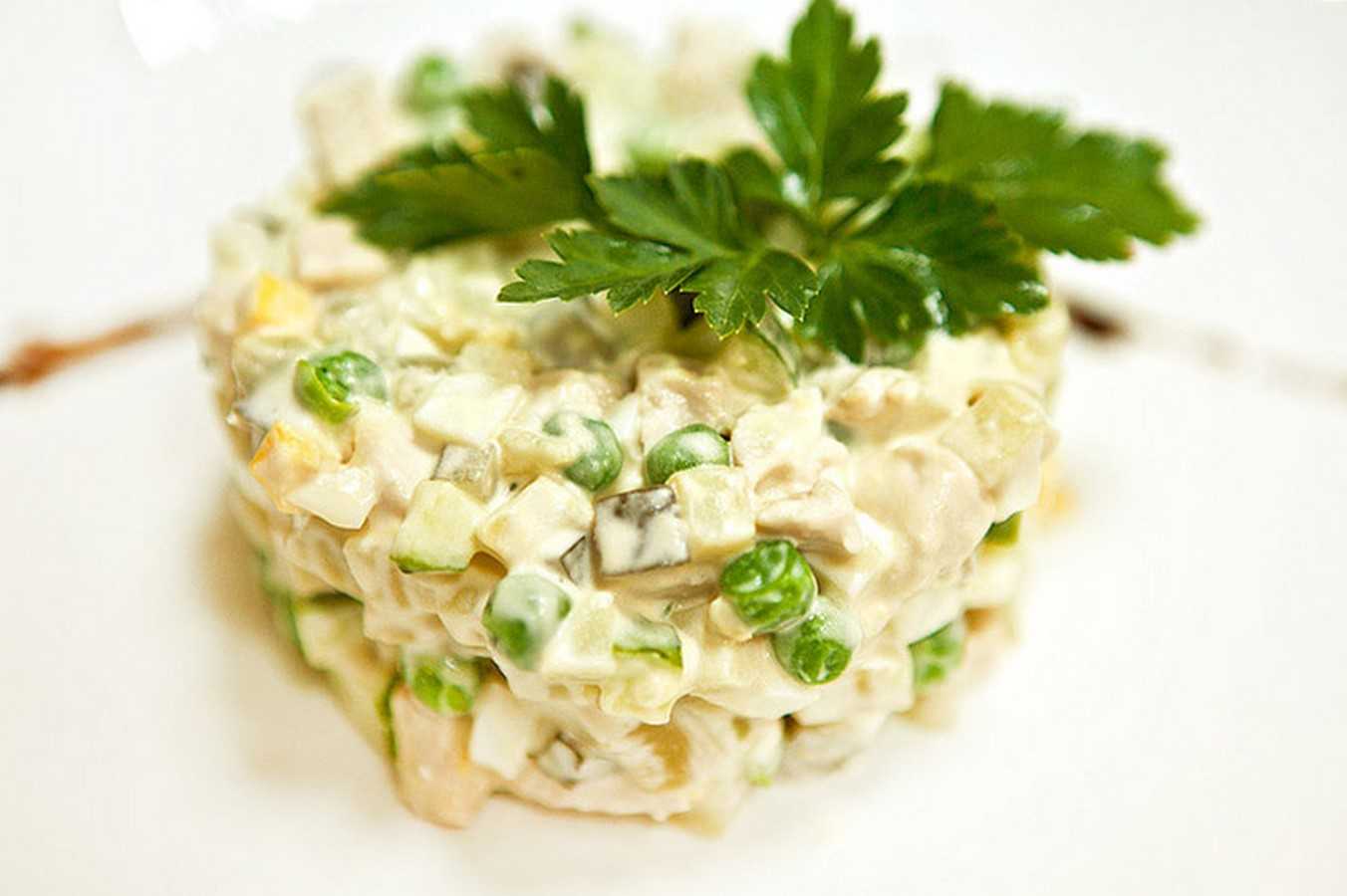 Салат столичный с курицей