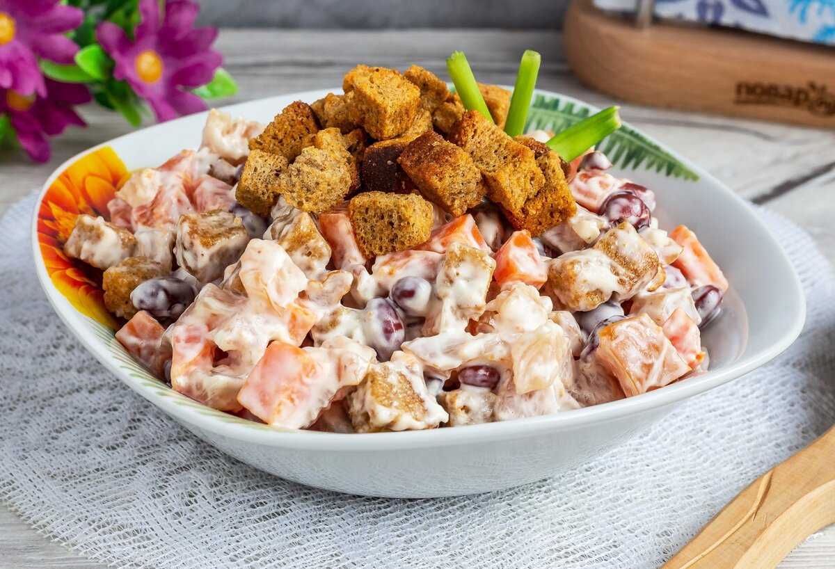 Очень вкусные рецепты салатов с фасолью и сухариками — простое блюдо за считаные минуты