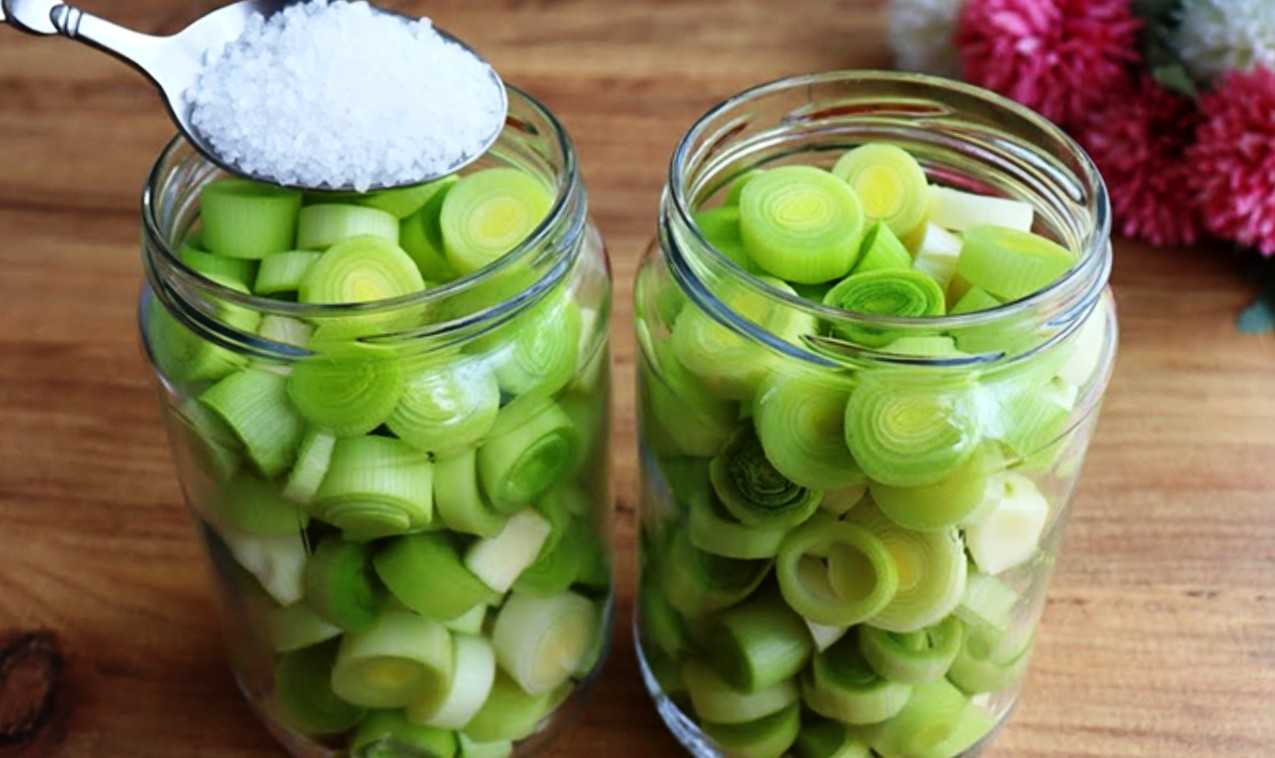 Как приготовить вкусный маринованный лук полукольцами на зиму