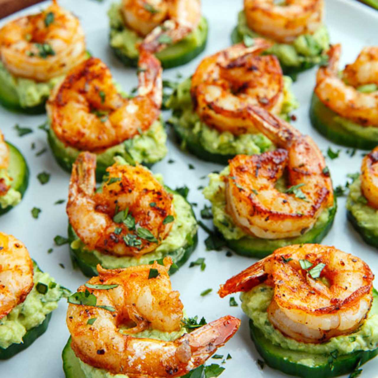 Яйца, фаршированные креветками и ананасами рецепт с фото пошагово - 1000.menu
