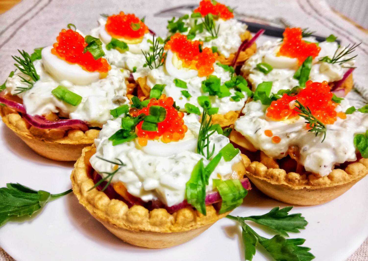 Закуски в тарталетках на новый год — 9 простых и вкусных рецептов