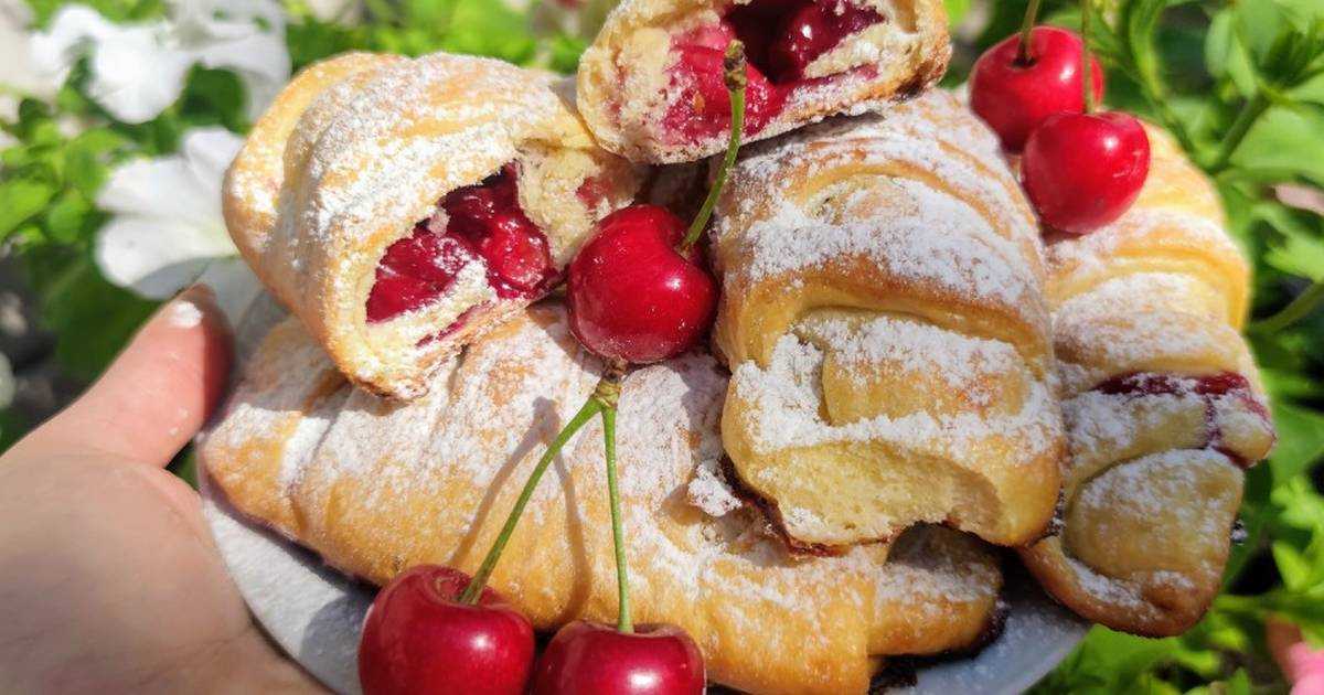 Круассаны из готового слоеного дрожжевого теста, рецепт с фото пошагово, в духовке | "старый повар"