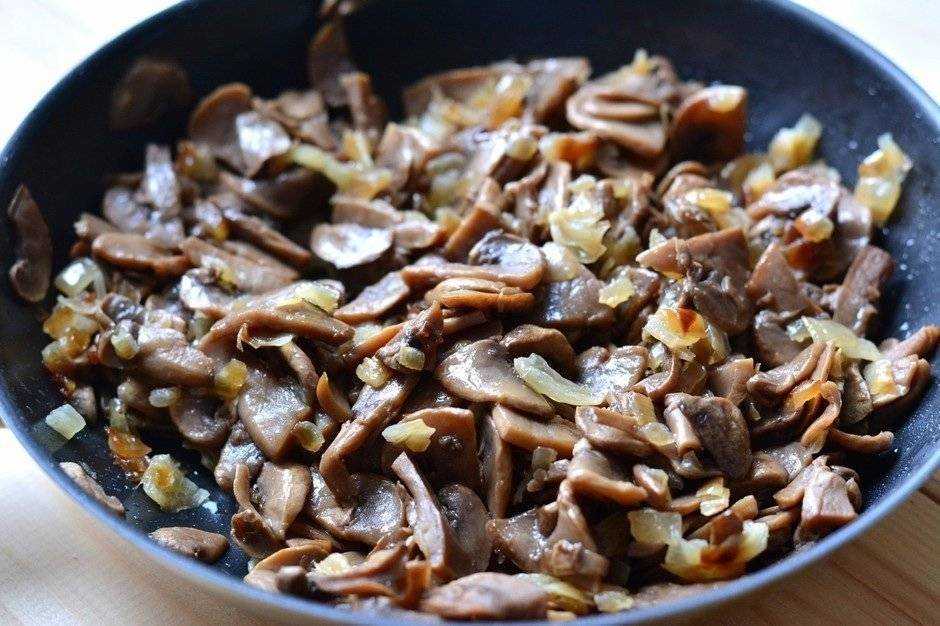 Салат с жареными грибами шампиньонами и кукурузой: 20 рецептов приготовления с фото в домашних условиях
