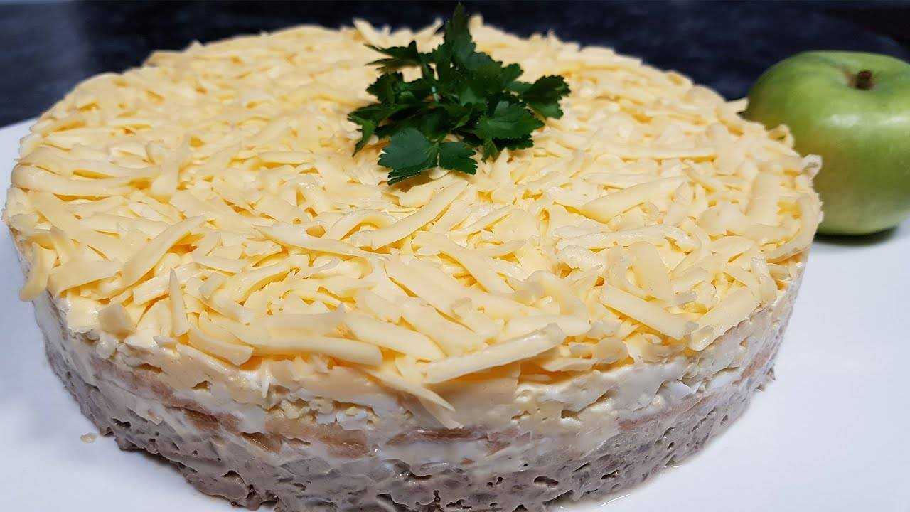 Пять вкусных салатов с ветчиной к меню нового года 2024