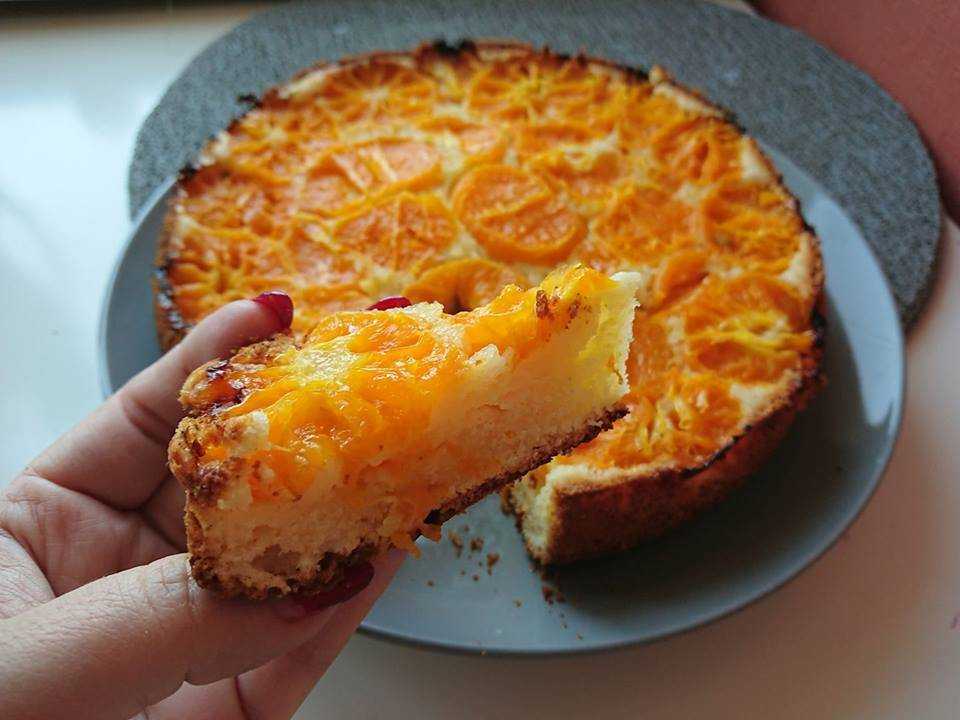 Рецепт шарлотки с апельсинами, яблоками и мандаринами - варианты сочетаний начинки | смачок