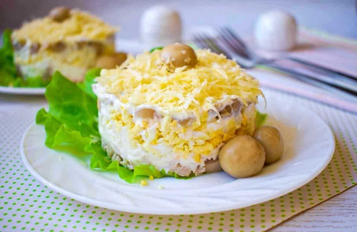 Салат «грибная поляна» с шампиньонами – 6 вкусных рецептов с пошаговыми фото