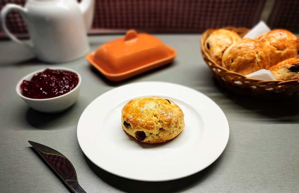 Английские булочки-сконы с изюмом