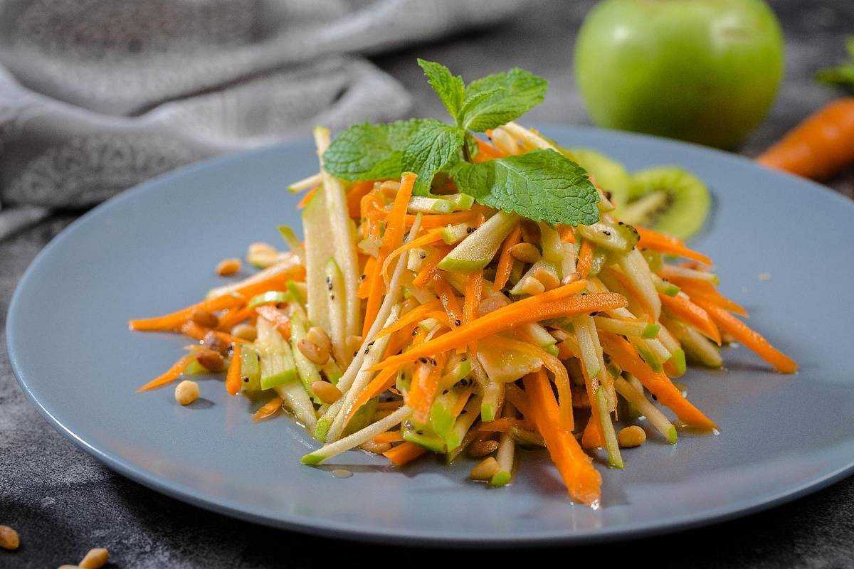 Салаты с корейской морковью: 20 самых вкусных рецептов