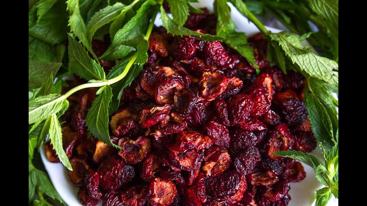 Сушеная (вяленая) вишня — калорийность, польза, как сушить, как хранить, что приготовить