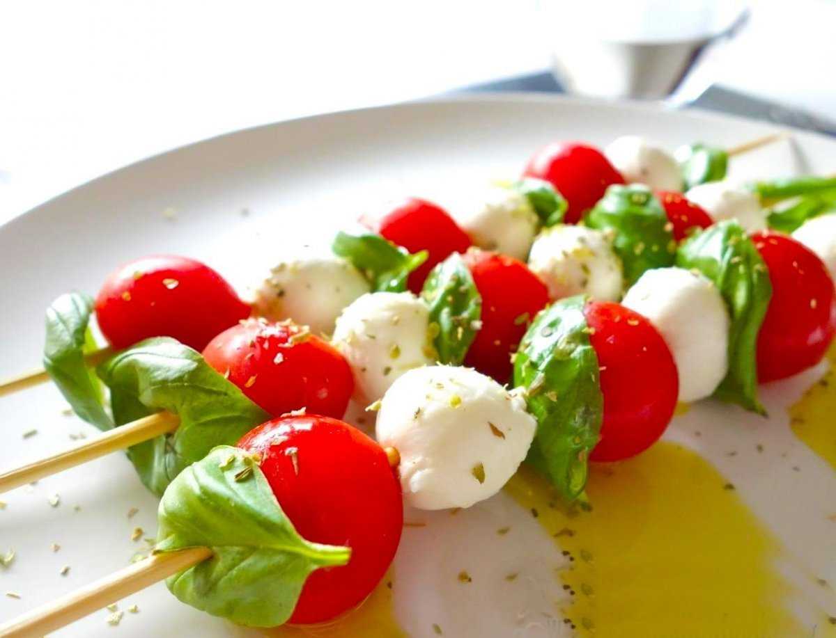 Простое и вкусное канапе на шпажках на праздничный стол — фото рецепты. фруктовое канапе, канапе с сыром, мясное канапе, праздничные бутерброды