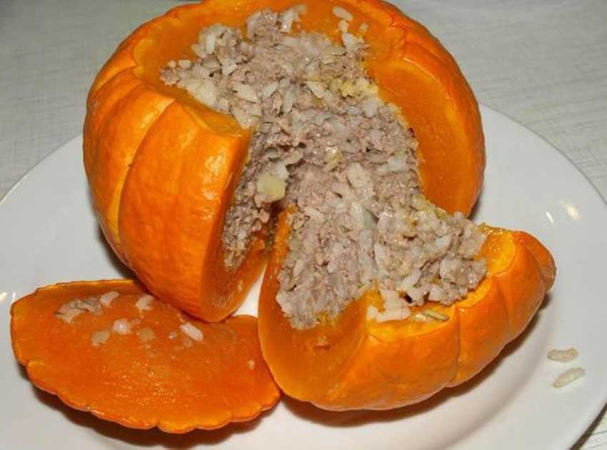 Фаршированная тыква, запеченная в духовке с мясом и рисом