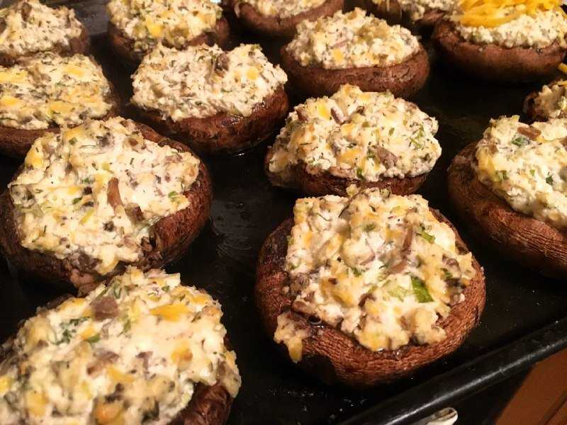 Английский салат – отличное блюдо с курицей, которое всем придётся по душе!