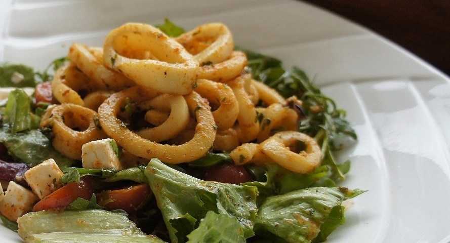 Салаты с кальмарами - 20 самых вкусных и простых рецептов