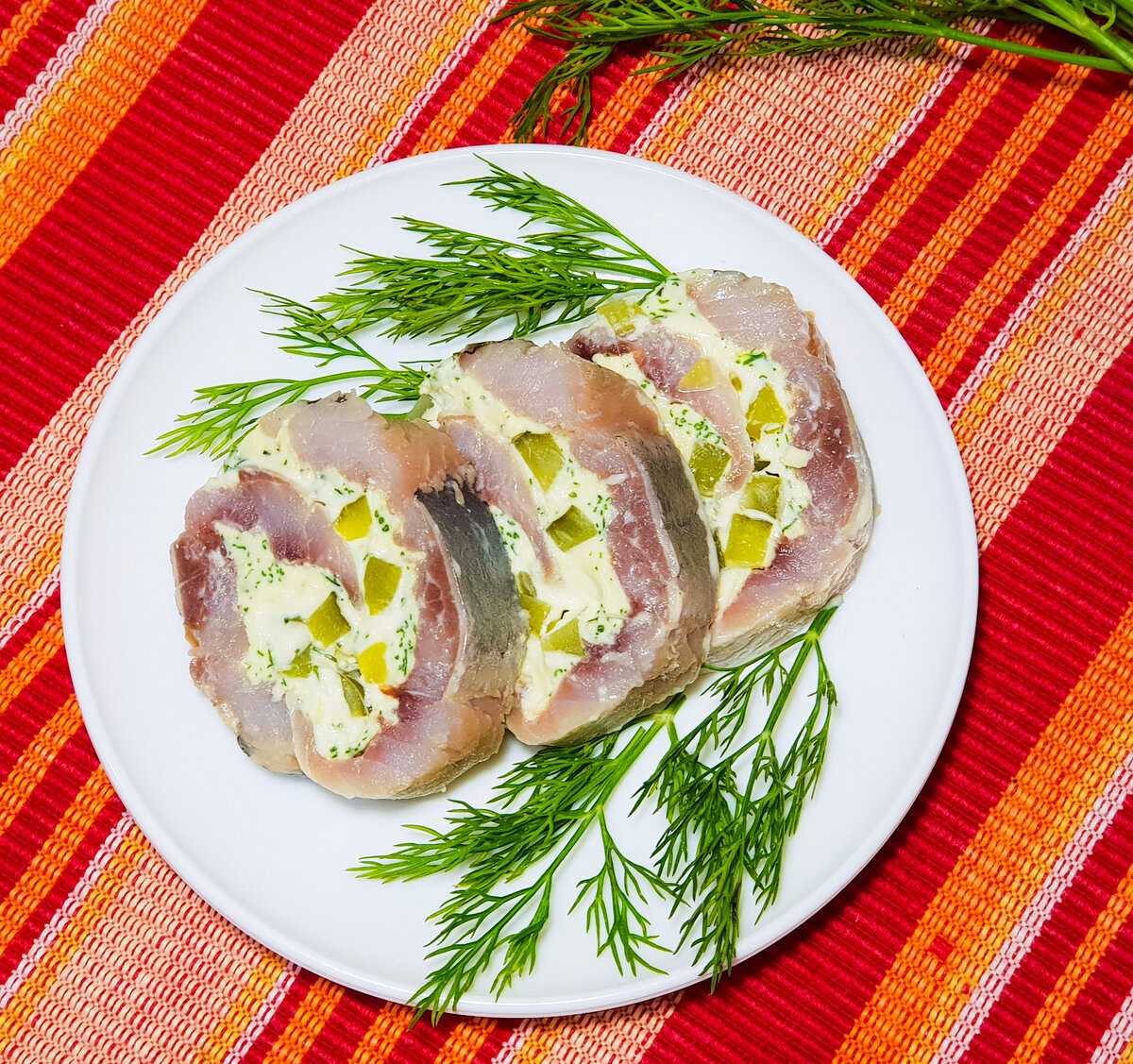 Оригинальные закуски из сельди к праздничному столу — быстро, вкусно и недорого