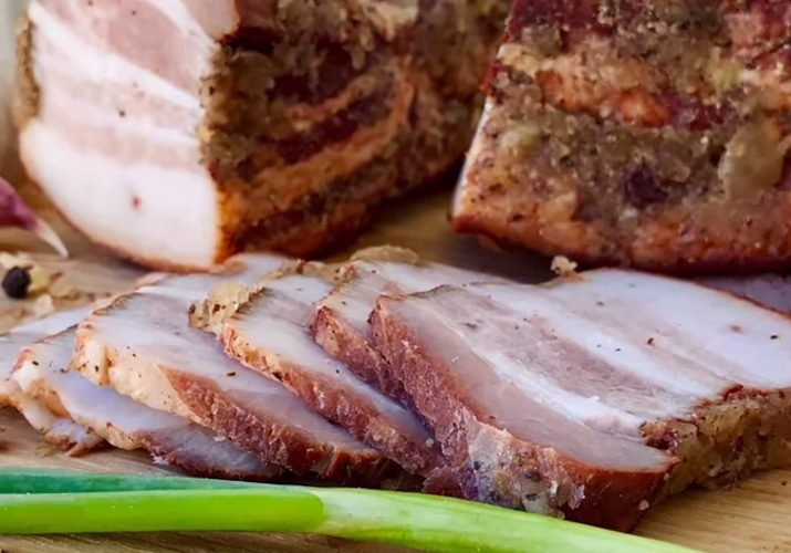 Грудинка в луковой шелухе