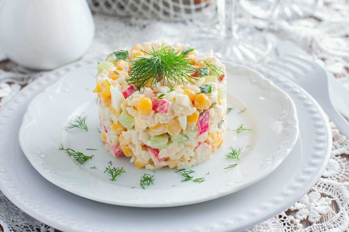 Новые салаты с крабовыми палочками – 6 вкусных и простых рецептов с фото