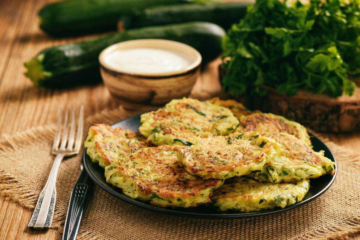 Оладьи из кабачков и моркови: рецепт с луком и чесноком, сладкие оладушки с сыром
оригинальные оладьи из кабачков и моркови: 3 секрета для вкусного блюда – дизайн интерьера и ремонт квартиры своими руками