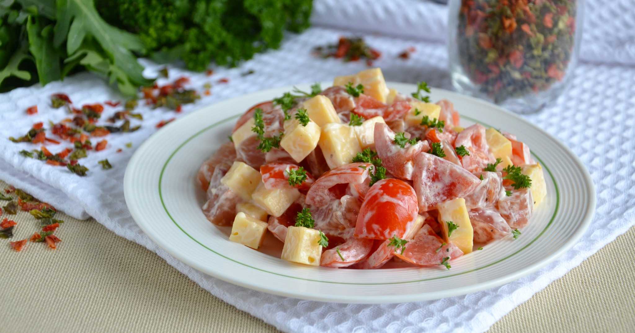 Салат курица, помидоры, сыр, яйца - рецепты с фото
