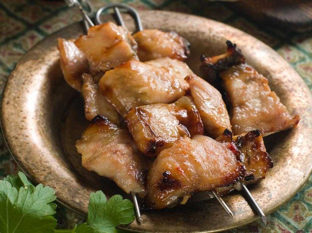 Шашлык из щуки с беконом. шашлык из щуки на мангале