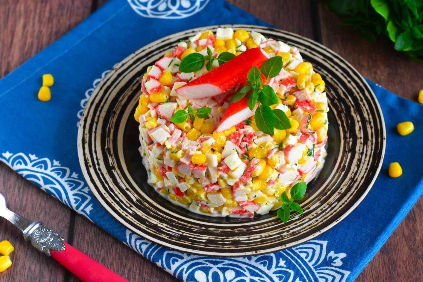 Салат с крабовыми палочками и помидорами — 7 очень вкусных рецептов крабового салата