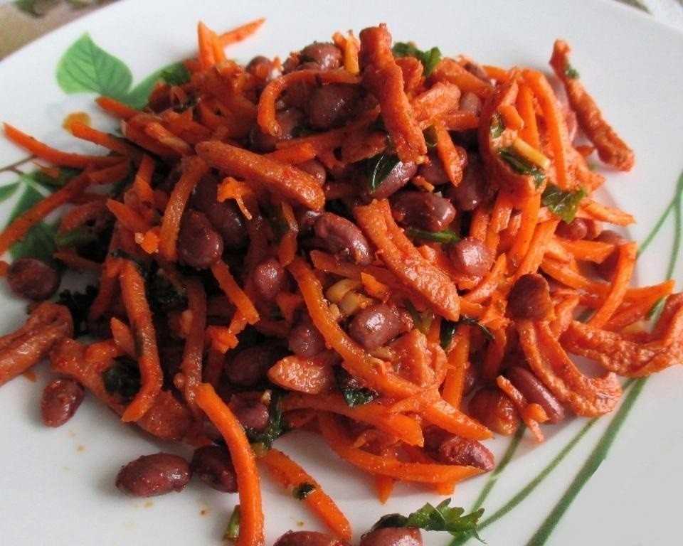 Салат карусель с сухариками и корейской морковью - рецепт с фото